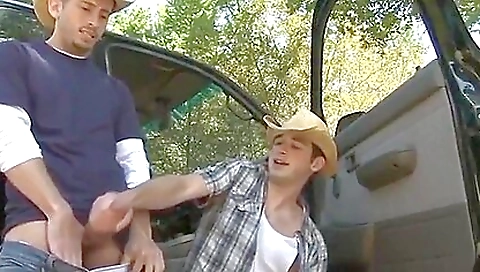 Country Boyz Try Buddy Bating